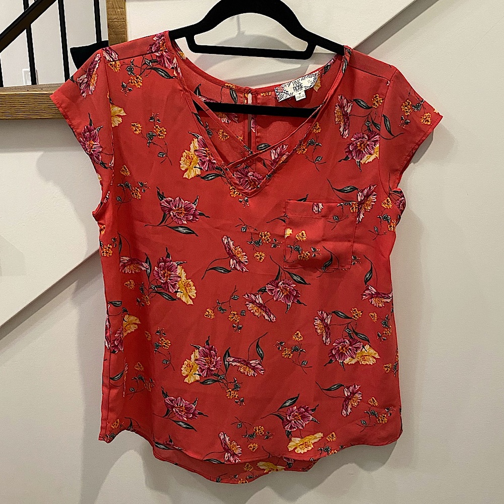 🌟3/$15 🛍 Pink Floral Blouse